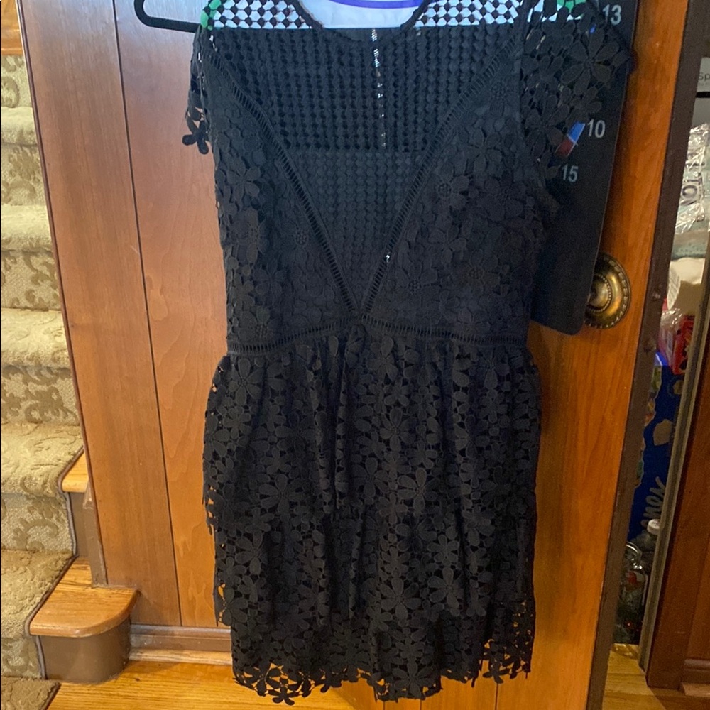 Aqua Black Sleeveless V-Neck Fit and Flare Dress in excellent condition